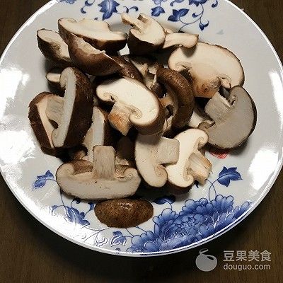 栗子黄焖鸡（黄焖栗子鸡的做法）-第2张图片