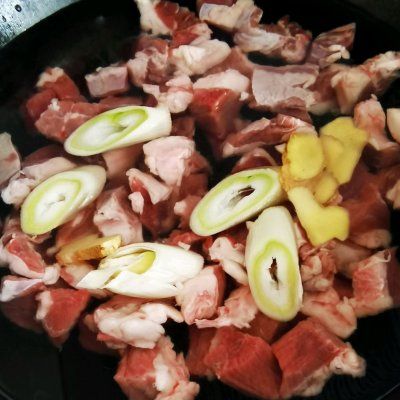 萝卜炖牛肉做法（简单易做的牛肉炖萝卜）-第3张图片