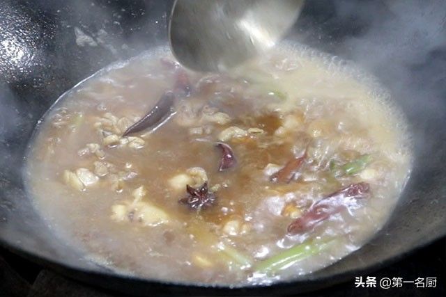 板栗炖鸡的做法（板栗炖鸡有诀窍）-第8张图片