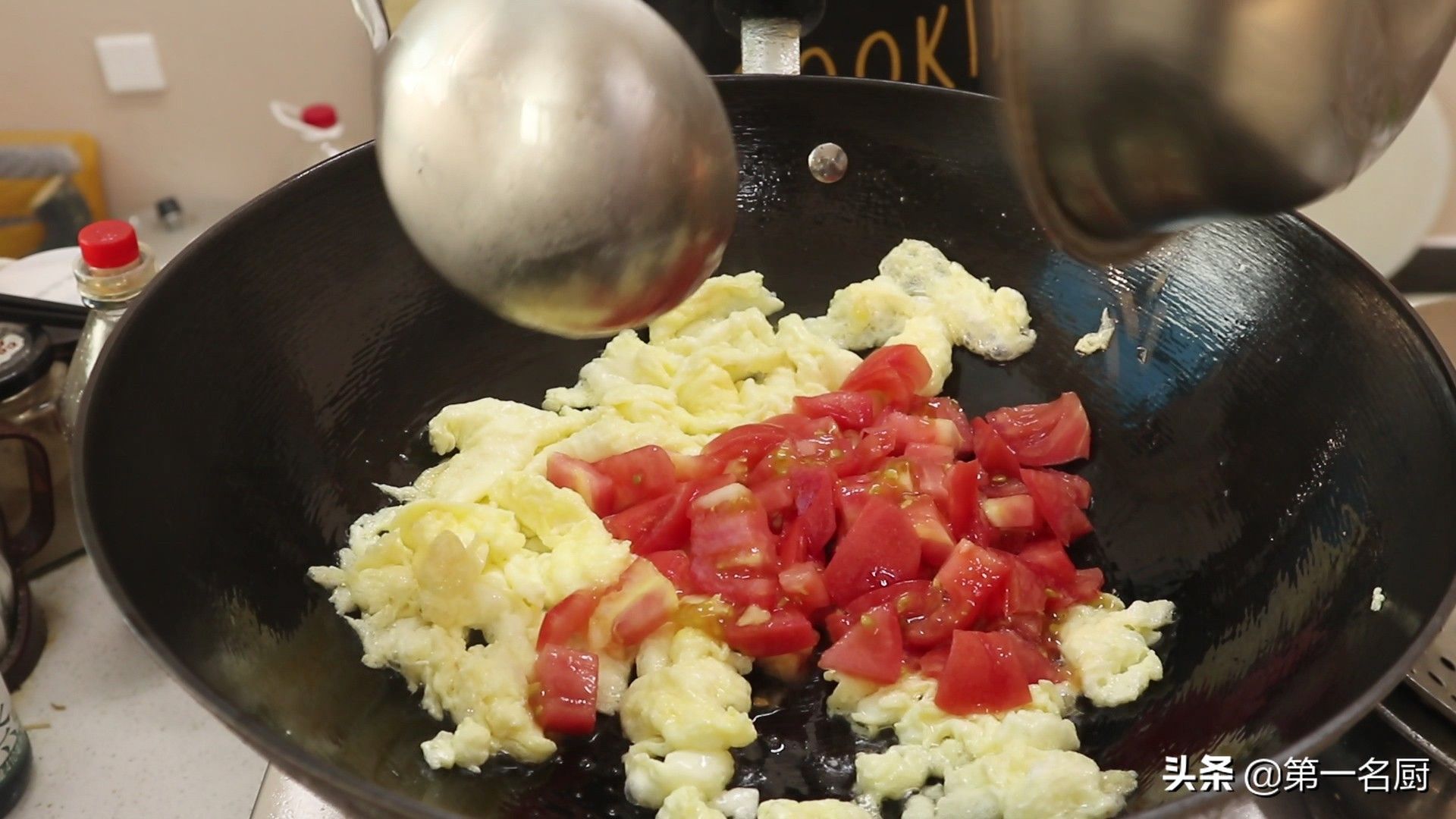 番茄炒蛋盖浇饭（西红柿鸡蛋盖浇饭”的家常做法）-第7张图片