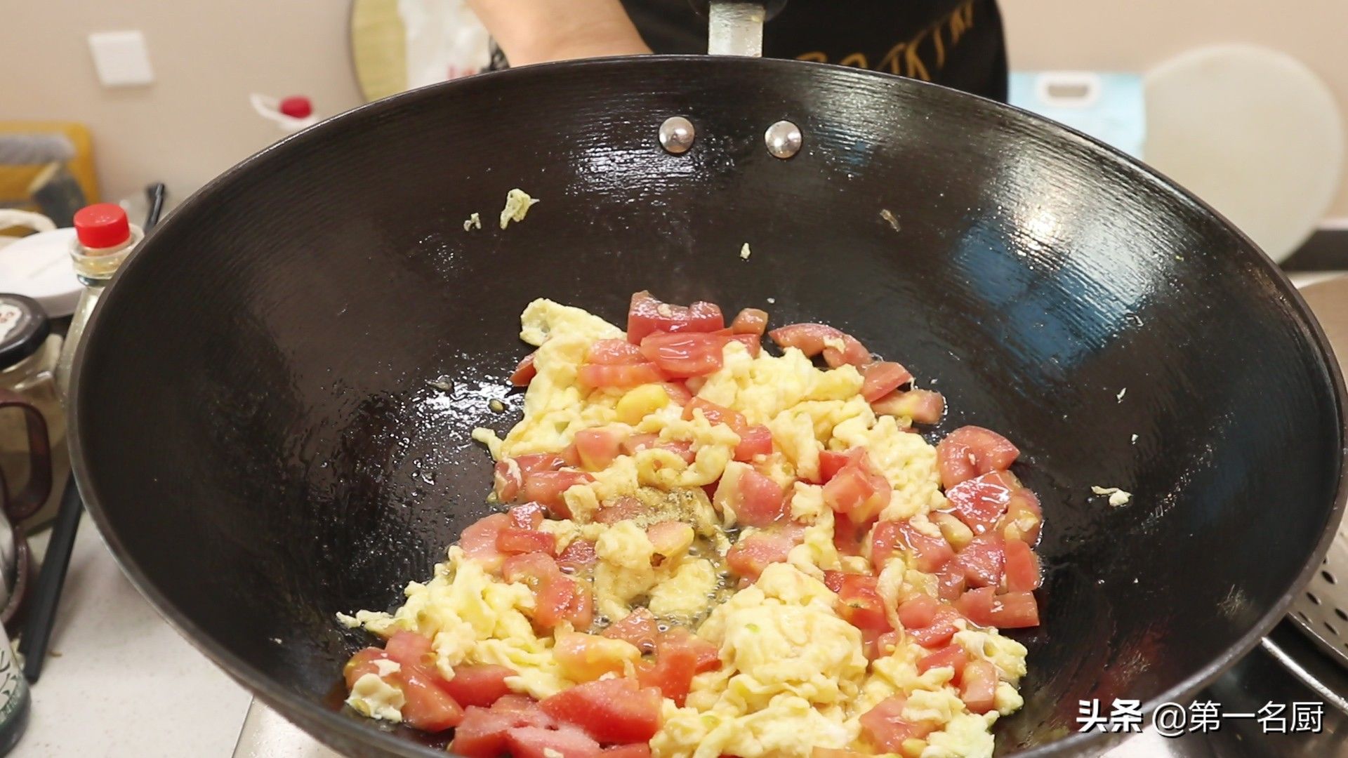 番茄炒蛋盖浇饭（西红柿鸡蛋盖浇饭”的家常做法）-第8张图片