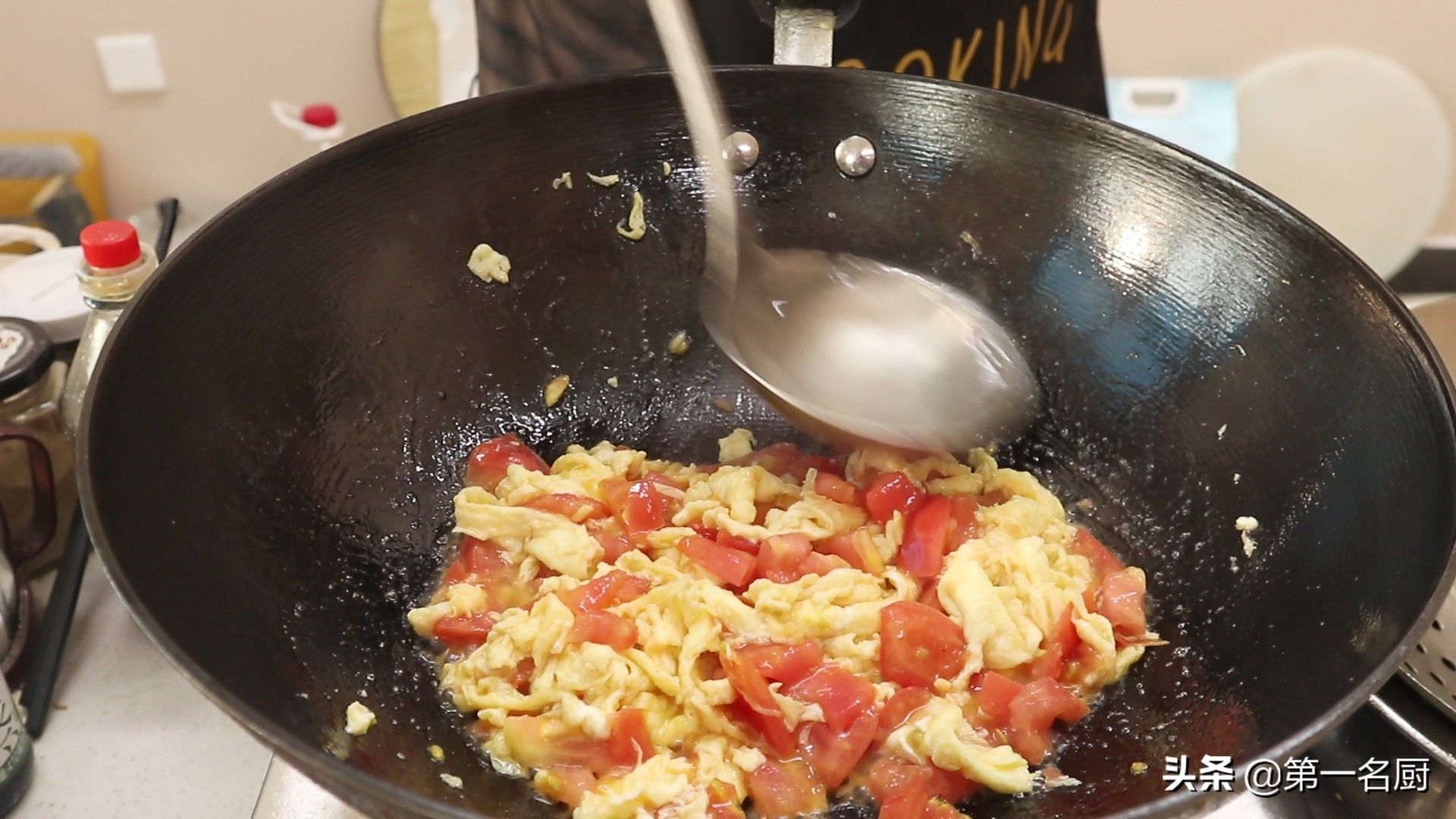 番茄炒蛋盖浇饭（西红柿鸡蛋盖浇饭”的家常做法）-第9张图片