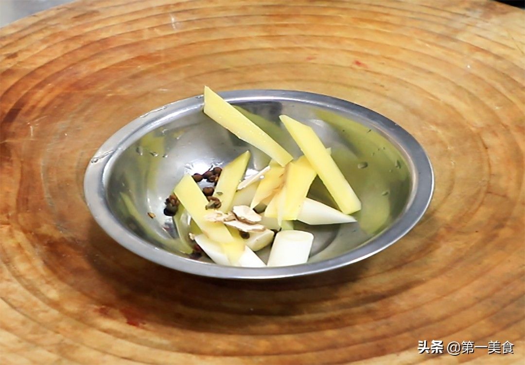 怎样做排骨汤（玉米排骨最家常做法）-第4张图片