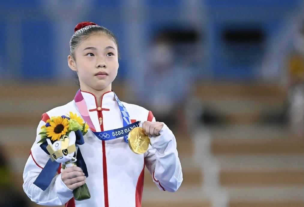 17岁奥运冠军被曝退役！因“袋鼠摇”爆红，长胖数十斤，保送浙大-第5张图片