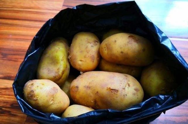 关于土豆怎么保存不发绿不长牙的信息-第1张图片