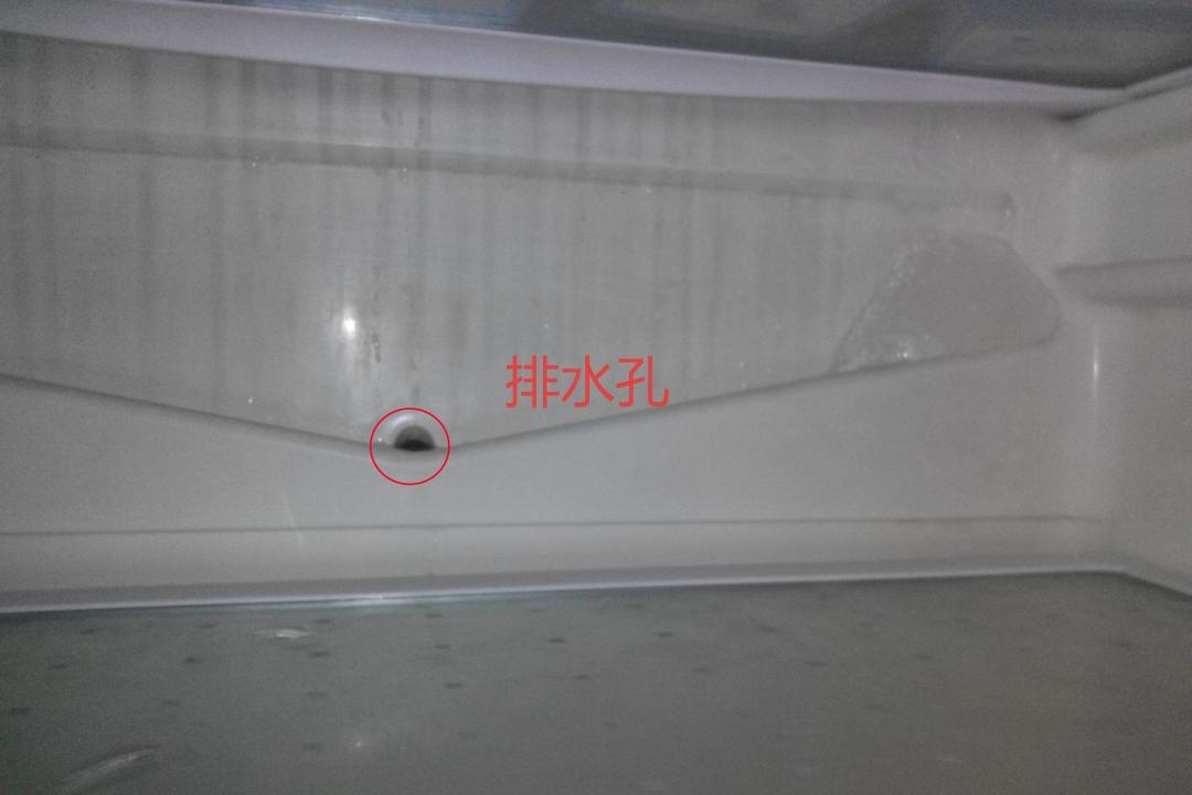 冰箱下面漏水怎么处理（冷柜漏水原因及解决方法）-第2张图片
