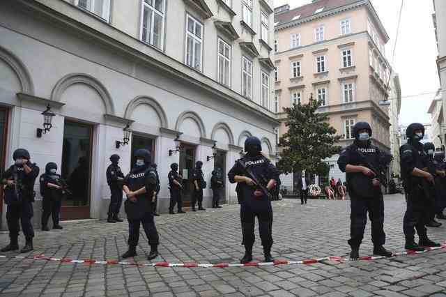 维也纳恐袭酿4死枪手身份曝光-维也纳恐袭一名奥籍华人身亡-第2张图片
