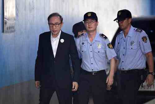 韩国前总统李明博今日入狱-韩国前总统今日入狱-第3张图片