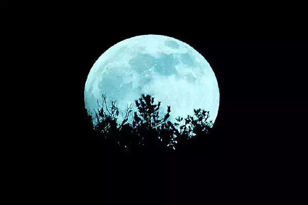关于月亮的诗句（30首与月亮有关的诗词）-第3张图片