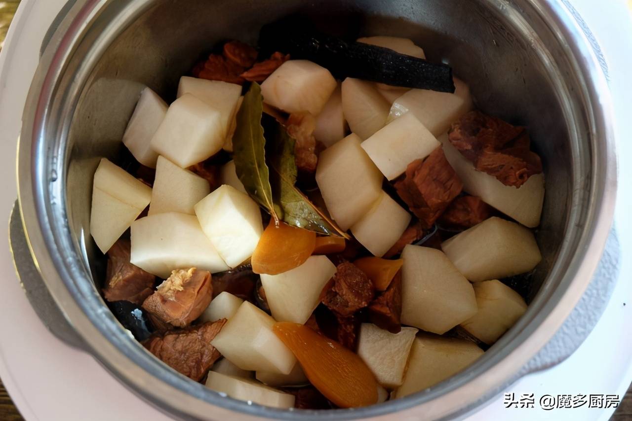 萝卜炖牛肉的做法（秋冬最适合牛肉炖萝卜）-第9张图片