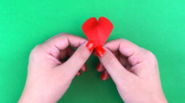 贺卡打开后立体心形（超级简单的立体爱心贺卡折纸）-第7张图片