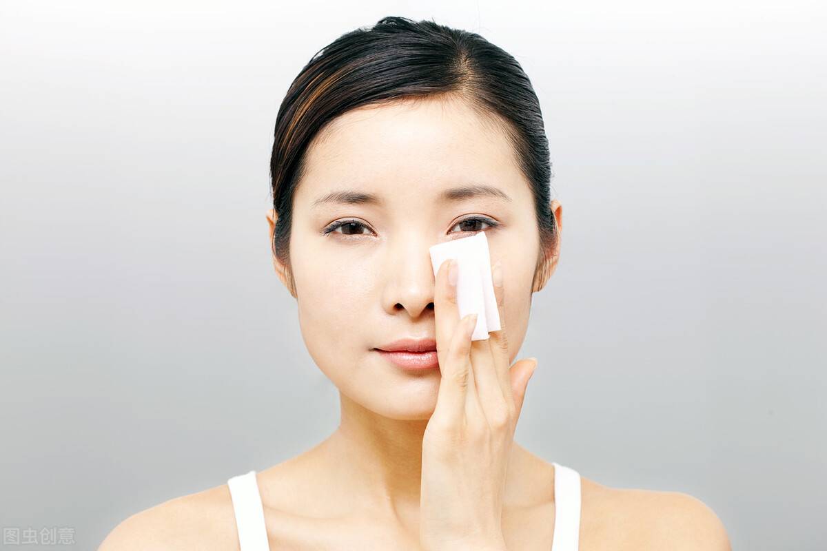 去除眼部细纹小窍门(赶走眼部皱纹的5个小妙招)-第1张图片 去除眼部细纹小窍门(赶走眼部皱纹的5个小妙招)-第1张图片