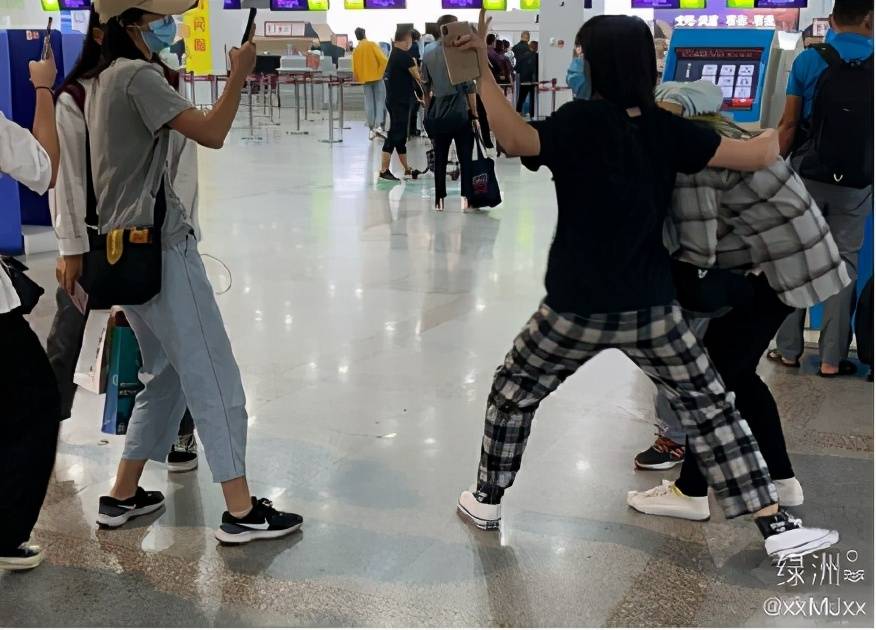 杨幂的脸撑不了多久了(刘恺威)-第3张图片 杨幂的脸撑不了多久了(刘恺威)-第3张图片
