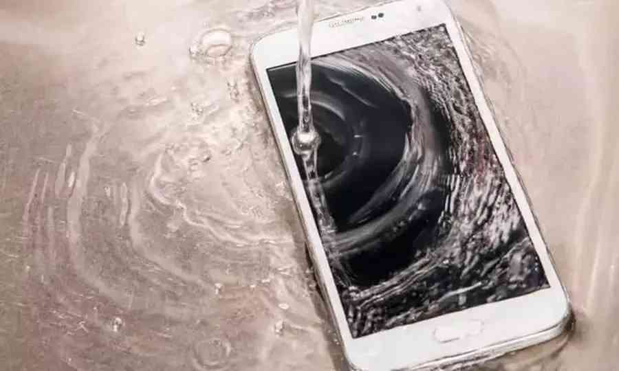 手机进水放大米里多久(手机轻微进水的症状)-第2张图片