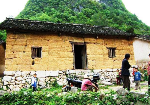 广西90后夫妻,隐居深山12年生10个孩子,他们一家人如今过得怎样-第1张图片 广西90后夫妻,隐居深山12年生10个孩子,他们一家人如今过得怎样-第1张图片