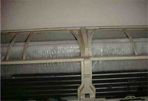 空调室内机结冰（空调内机结冰怎么办）-第1张图片