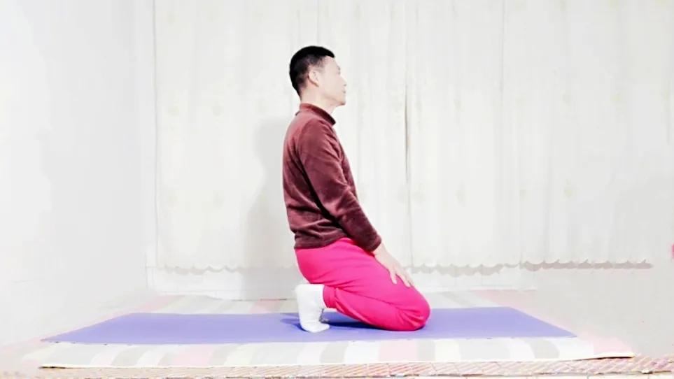 跪坐的正确姿势（跪瑜伽坐正确动作方法是什么样子）-第5张图片