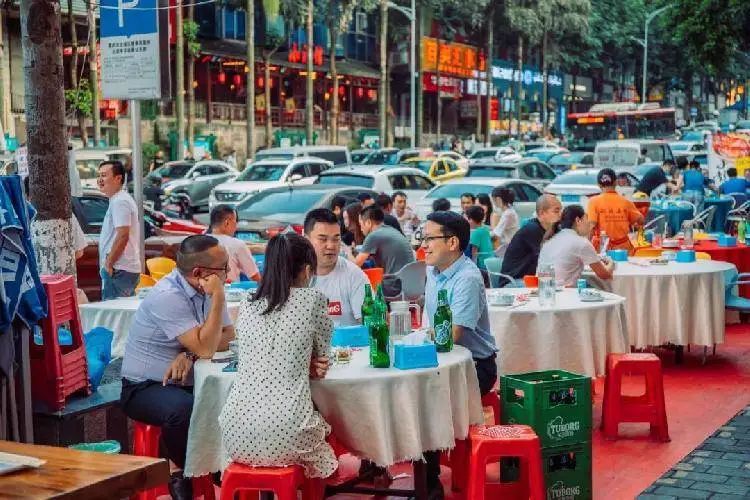 重庆小吃街哪里最正宗（重庆最大的夜市美食街在哪里）-第3张图片