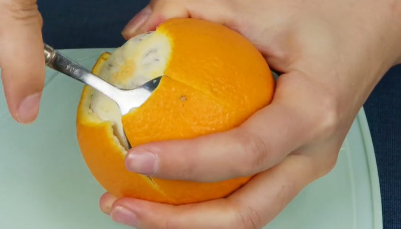 橙子怎么剥皮容易（五种快速又简单的剥橙子的方法）-第3张图片
