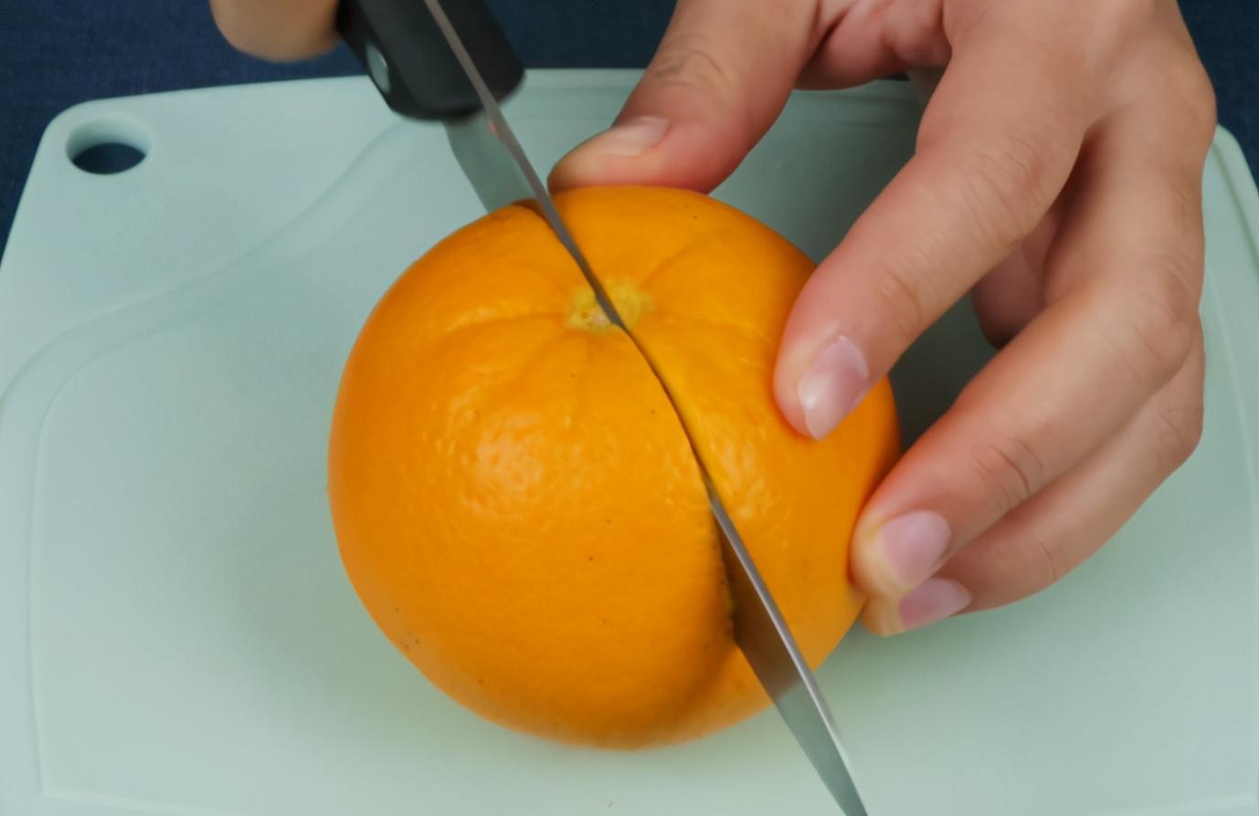 橙子怎么剥皮容易（五种快速又简单的剥橙子的方法）-第6张图片