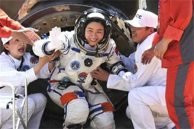 我国第一位女航天员是谁（中国进入太空的第一位女航天员）-第12张图片