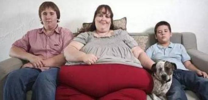 全世界最胖的人是多少斤（全球最胖长什么样的图片）-第14张图片