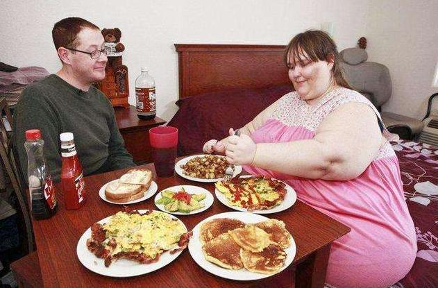 全世界最胖的人是多少斤（全球最胖长什么样的图片）-第37张图片
