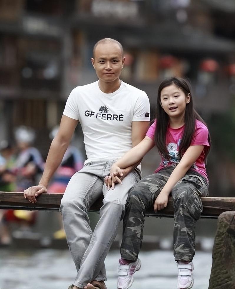 乐嘉前妻陶红去世,骨灰将送去尼泊尔,9岁幼女闻听噩耗痛哭-第4张图片 乐嘉前妻陶红去世,骨灰将送去尼泊尔,9岁幼女闻听噩耗痛哭-第4张图片