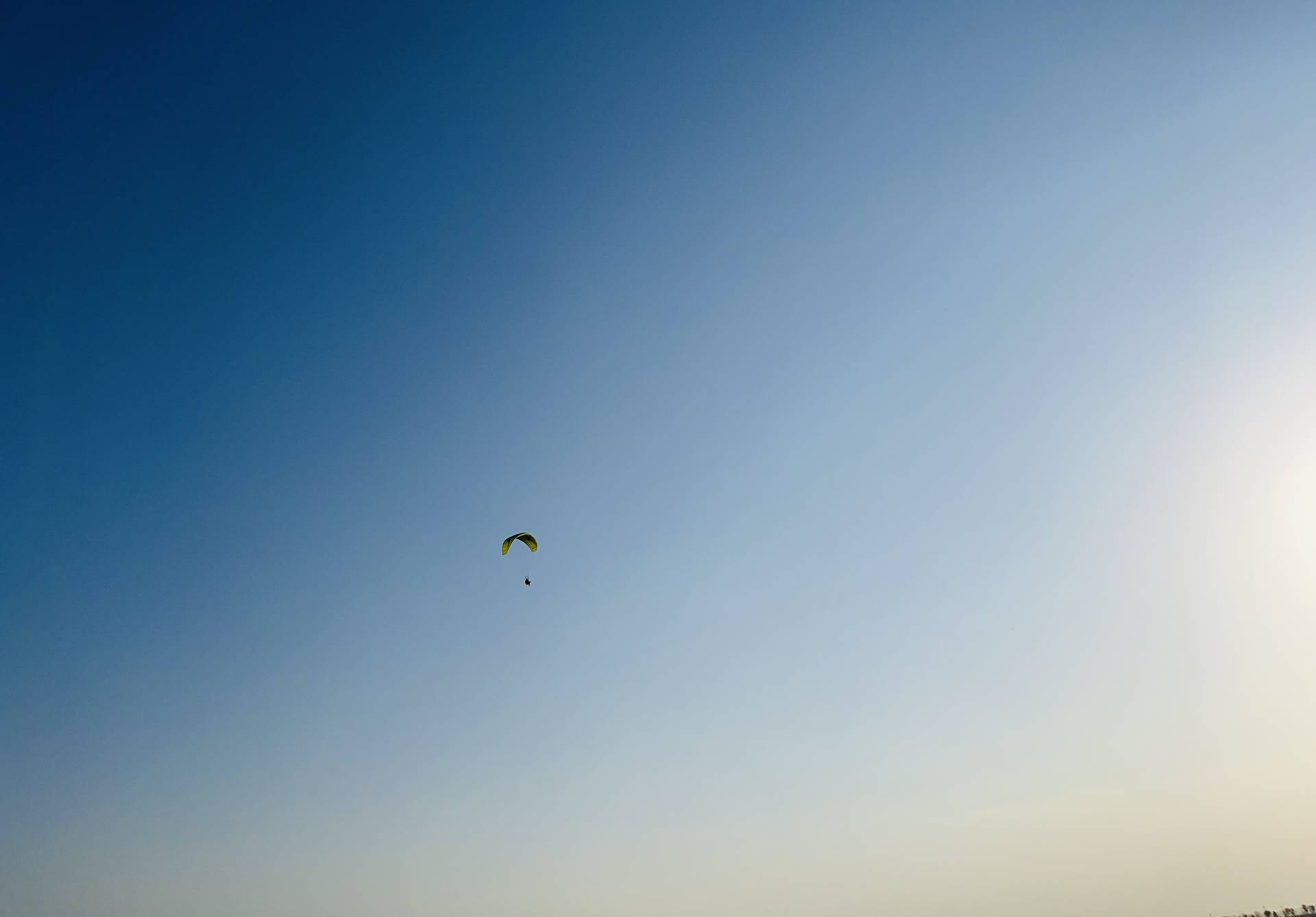 滑翔伞玩一次多少钱（玩动力滑翔伞大概需要多少钱一套）-第18张图片