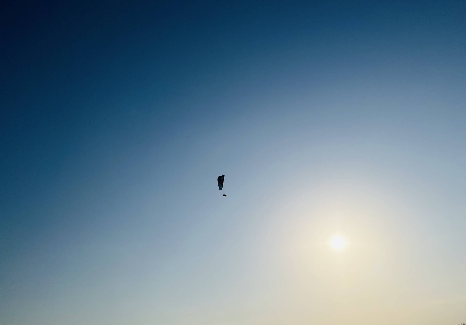 滑翔伞玩一次多少钱（玩动力滑翔伞大概需要多少钱一套）-第17张图片