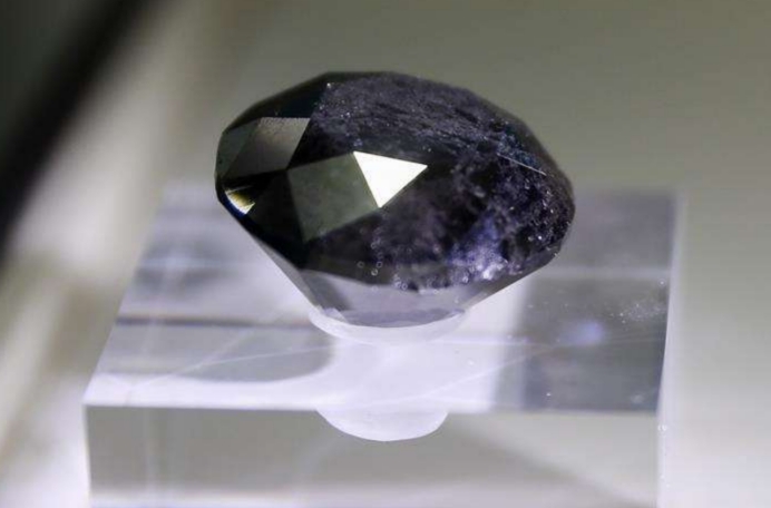 世界上最大的钻石多少钱（全球最大黑钻是多少克拉的）-第8张图片