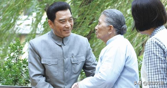 同样是演周总理，将王铁成、刘劲和孙维民放一起看，差别就出来了-第15张图片