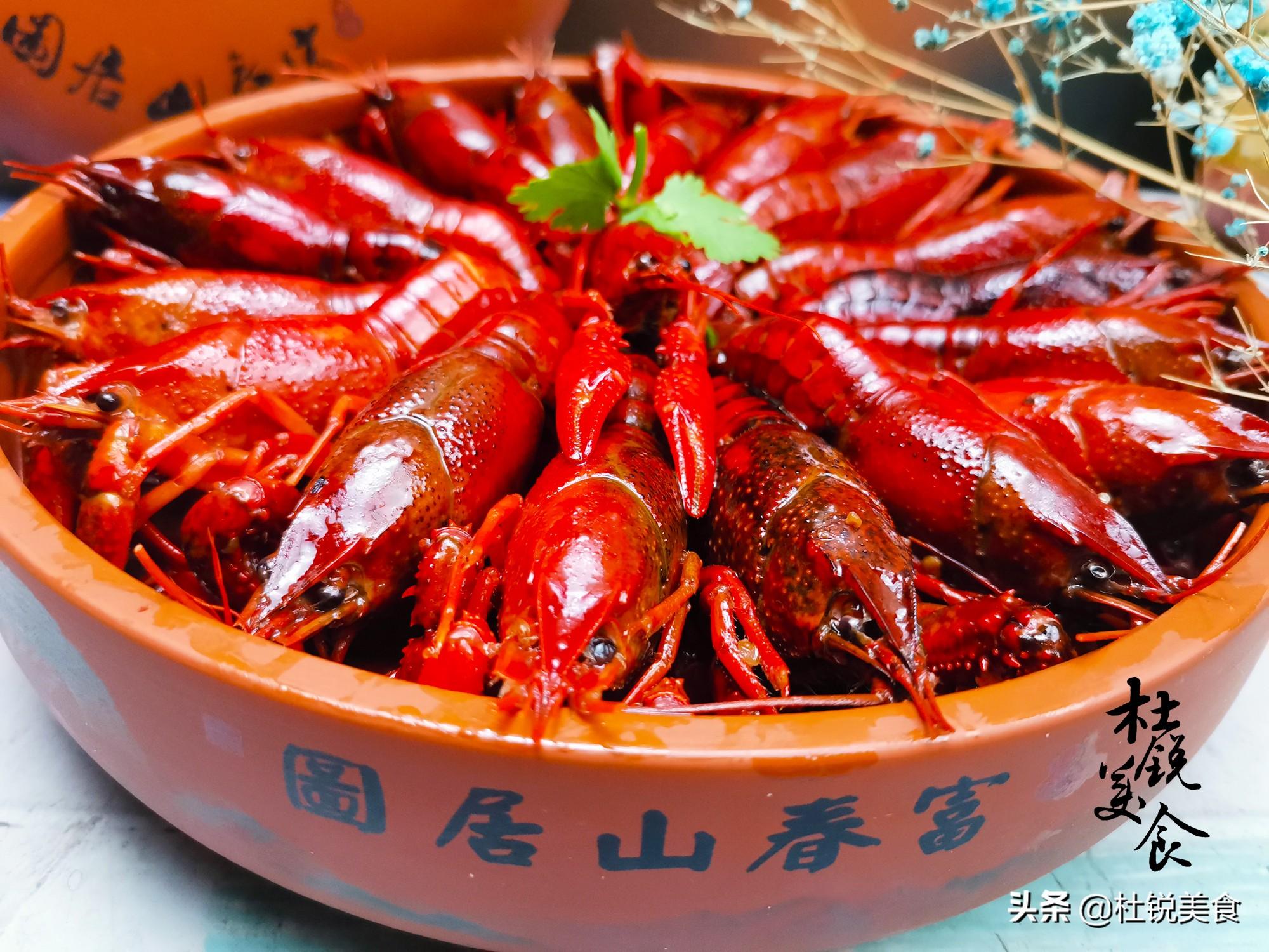 龙虾红的贵还是青的贵（青色龙虾和红色龙虾的区别）-第1张图片