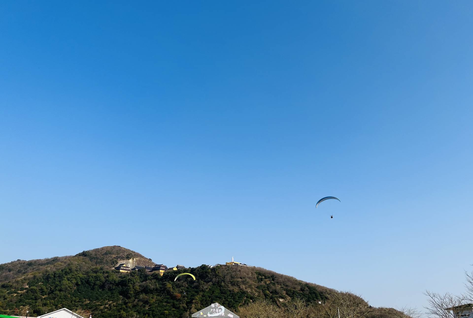滑翔伞玩一次多少钱（玩动力滑翔伞大概需要多少钱一套）-第15张图片