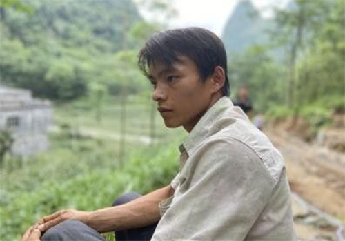 广西90后夫妻,隐居深山12年生10个孩子,他们一家人如今过得怎样-第3张图片 广西90后夫妻,隐居深山12年生10个孩子,他们一家人如今过得怎样-第3张图片
