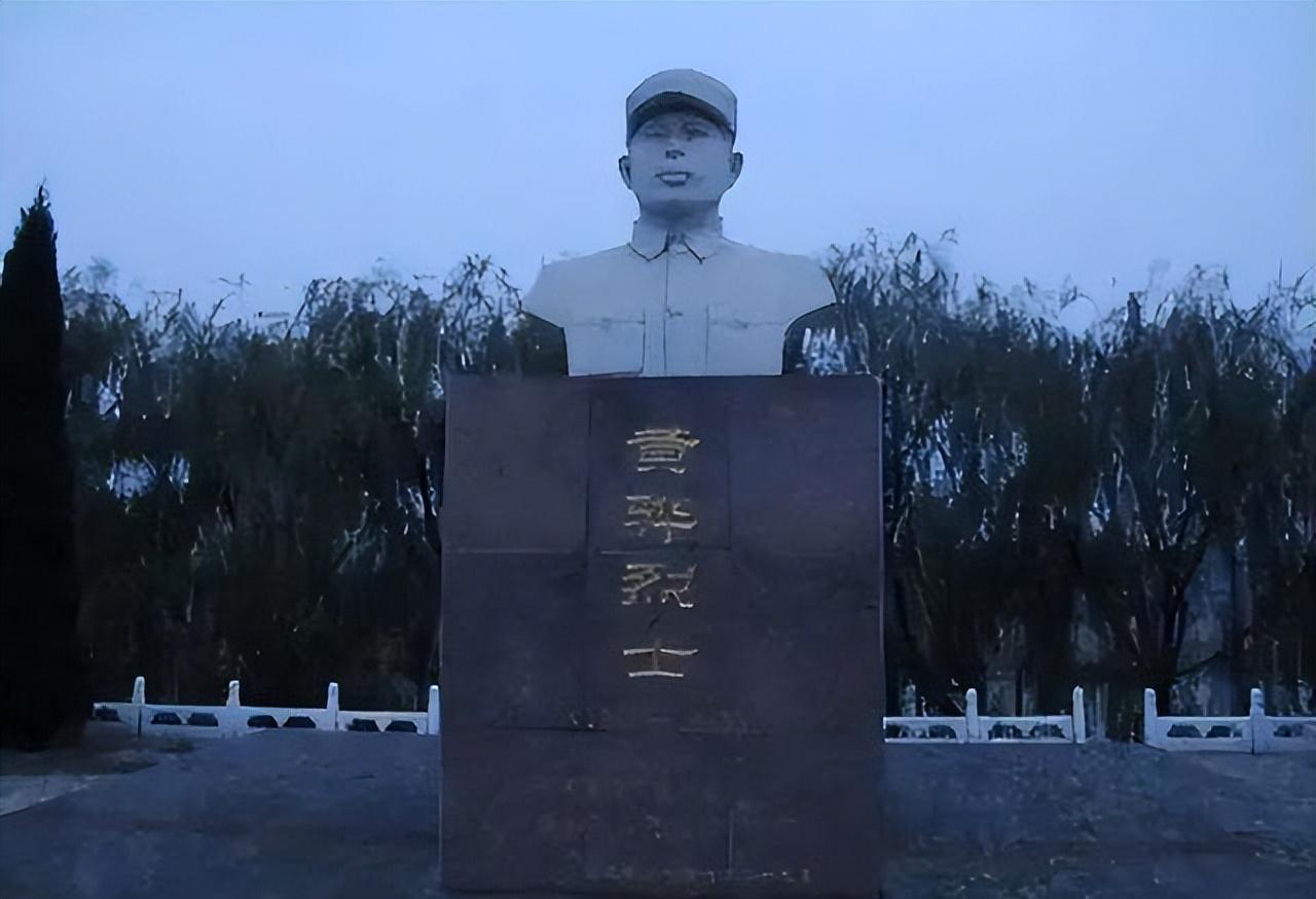 50年肖华刚调到北京，路边瞥见香烟小贩：这不是杀害黄骅的凶手吗-第3张图片