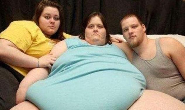 全世界最胖的人是多少斤（全球最胖长什么样的图片）-第17张图片