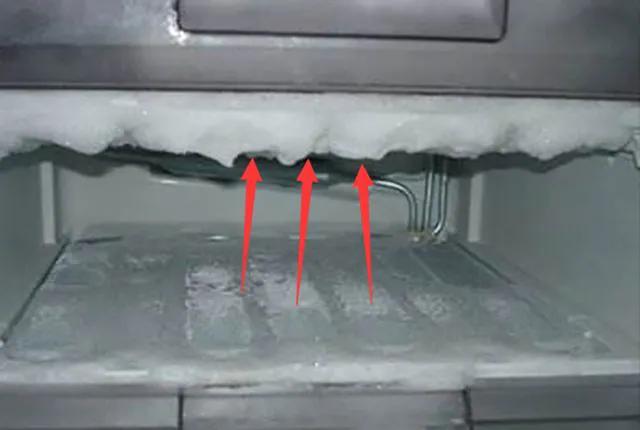 冰箱漏水是怎么回事（冰箱漏水的原因以及解决方法）-第2张图片