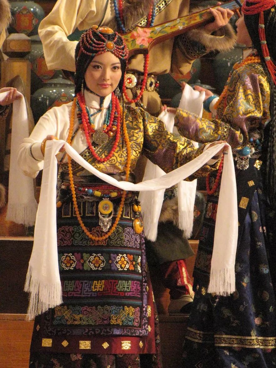 敬献哈达是哪个民族的的礼节（献哈达传统节日与风俗）-第21张图片