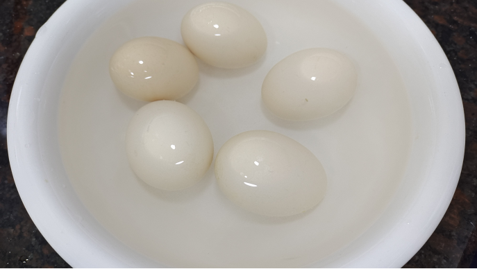 蒸鸡蛋要多少分钟（带壳鸡蛋一般蒸多少分钟）-第2张图片