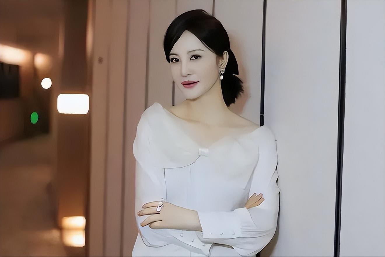 乐嘉前妻陶红去世,骨灰将送去尼泊尔,9岁幼女闻听噩耗痛哭-第8张图片 乐嘉前妻陶红去世,骨灰将送去尼泊尔,9岁幼女闻听噩耗痛哭-第8张图片