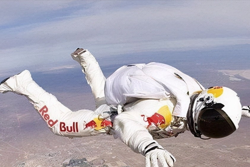 太空跳伞第一人(史上第一人太空跳伞回地球为什么出舱的时候不会被飘走)-第2张图片