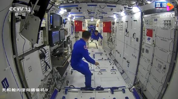 3名航天员在空间站的精彩生活(航天员快乐星球之旅)-第8张图片