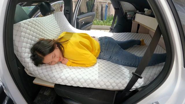 轿车内关窗睡觉会缺氧吗（关上车窗在车里睡一夜会不会缺氧）-第7张图片