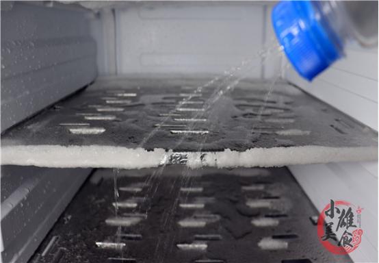 冰柜霜太厚了怎么快速除霜冻（冰箱的冰太厚如何轻松去掉）-第5张图片
