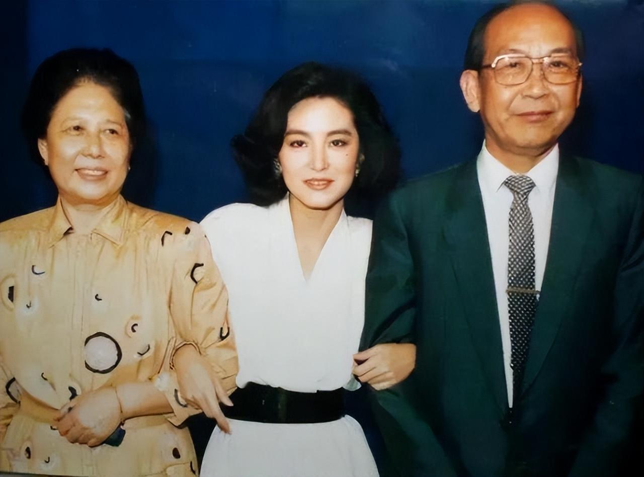 1990年林青霞与河南农村的亲姐相认，对方一贫如洗，却拒绝她帮助-第3张图片
