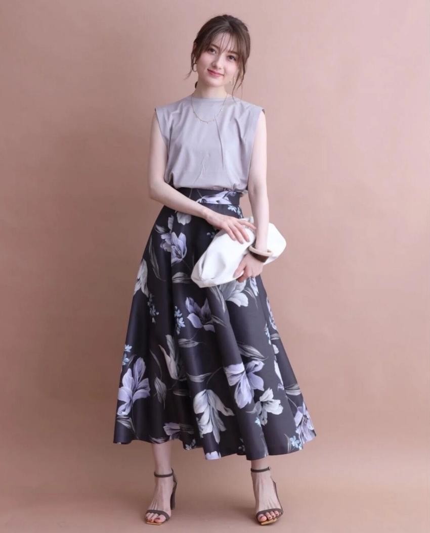 黑黄皮肤穿什么颜色衣服显白（推荐几个适合黄黑皮的衣服）-第11张图片