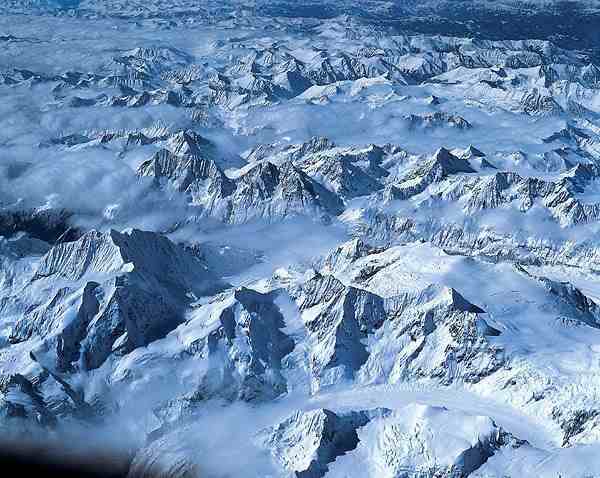 珠穆朗玛峰高多少米（珠峰高度是8844米）-第3张图片