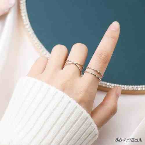 食指戴戒指是什么意思（戒指戴在哪个手指代表什么）-第3张图片