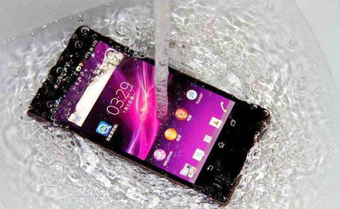 手机掉水里了应该怎么处理（手机掉进水里后怎办）-第3张图片